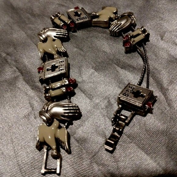 Religious Slide Bracelet Holy Bible/White Doves/Praying Hands VTG 1980's - Picture 5 of 8